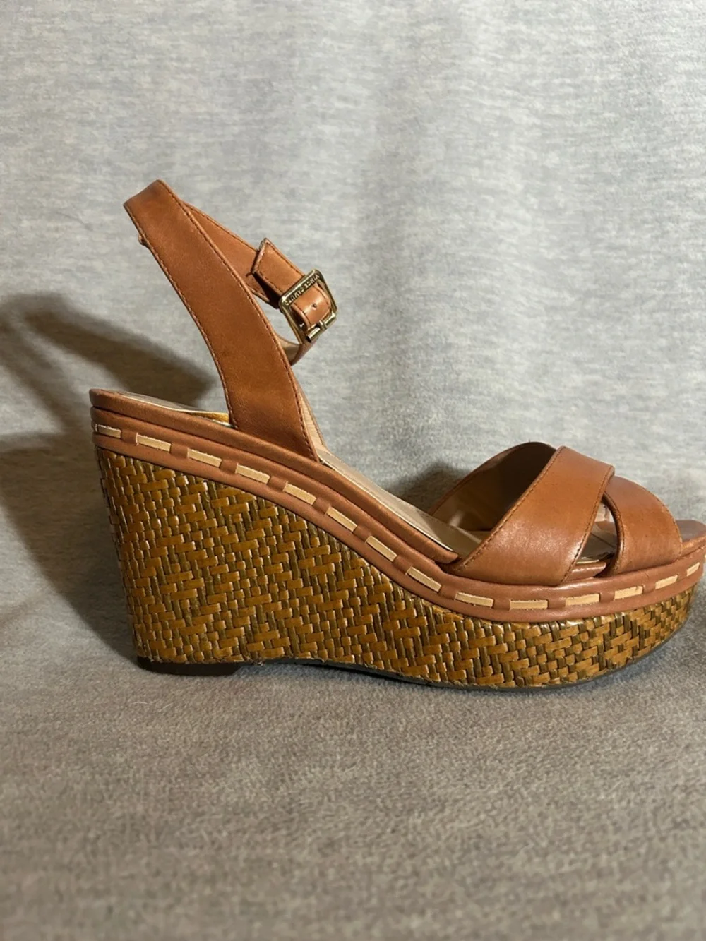 VINCE CAMUTO Leather Strappy Cognac Color Woven Look Platform  Wedge Heel Size 8